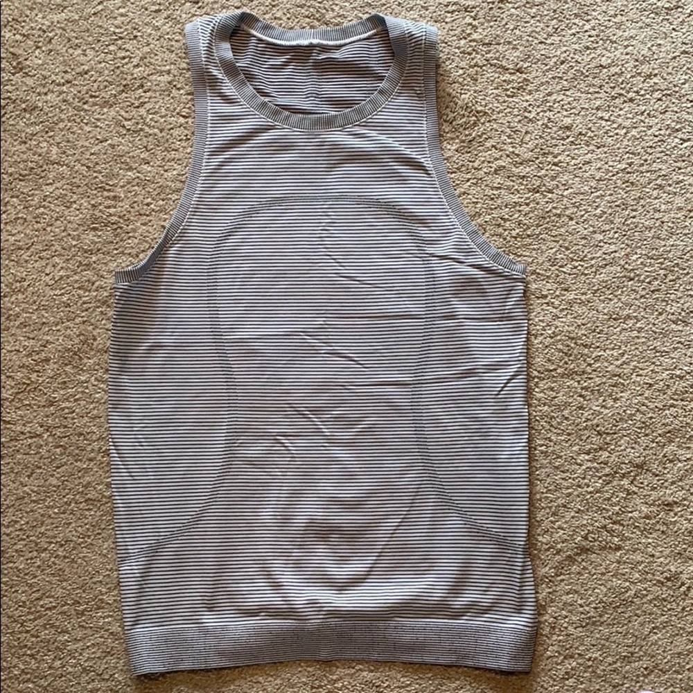 Lululemon swiftly breeze relaxed fit tank size 4